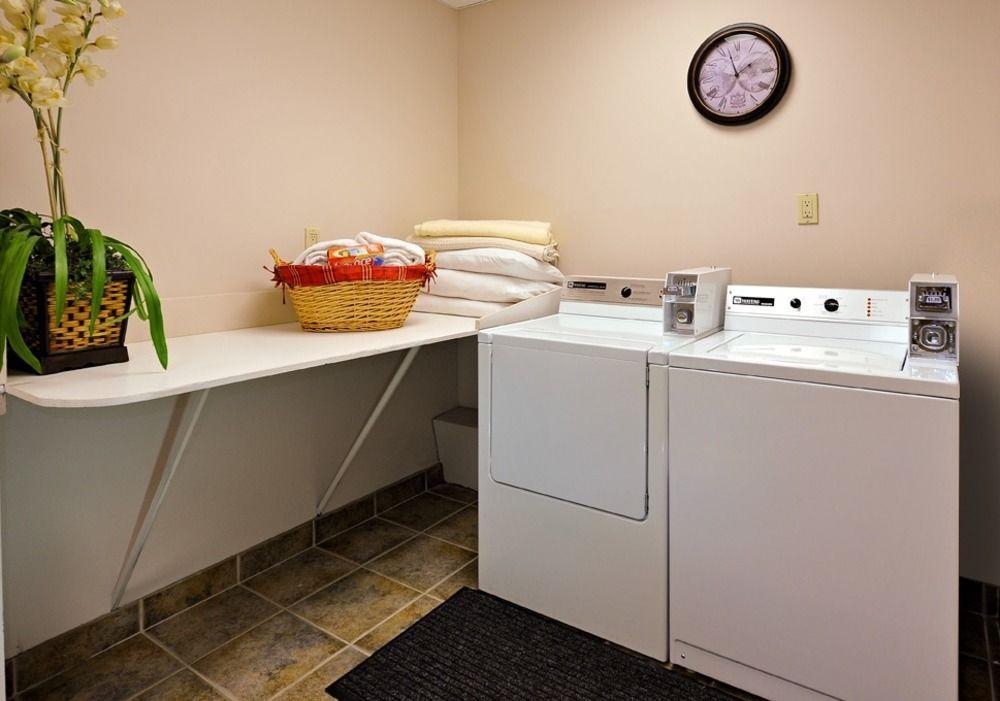 Quality Inn & Suites Oakville Exteriör bild